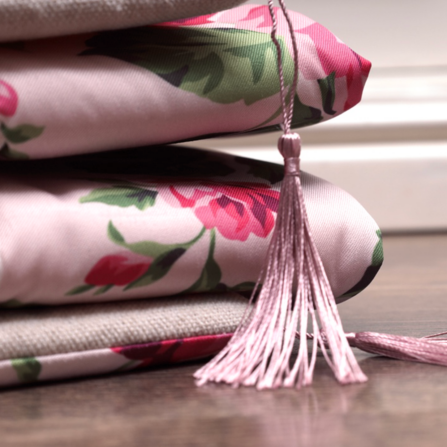 Padded floral print prayer rug with tassels