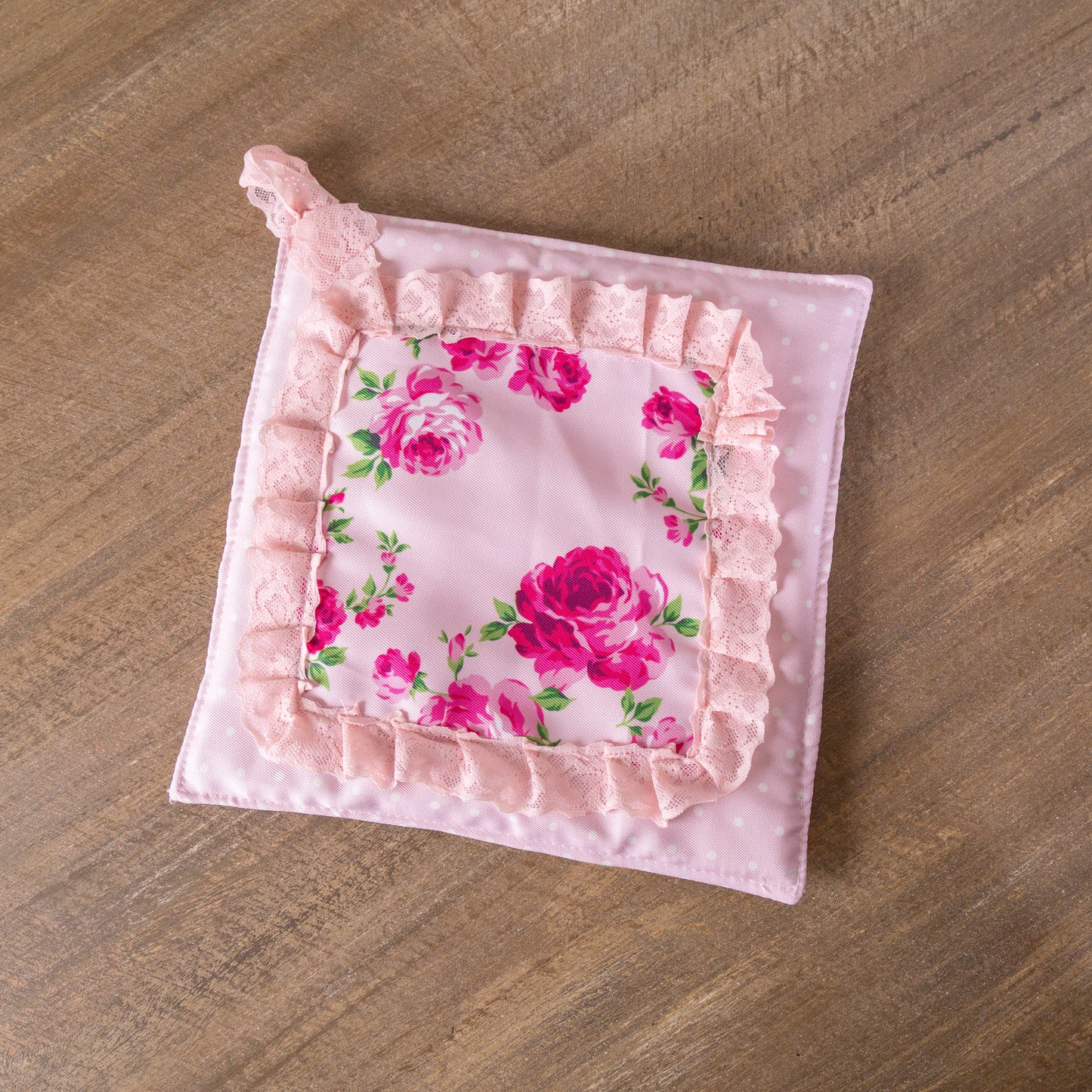 Fleur floral print pot holders with lace trim