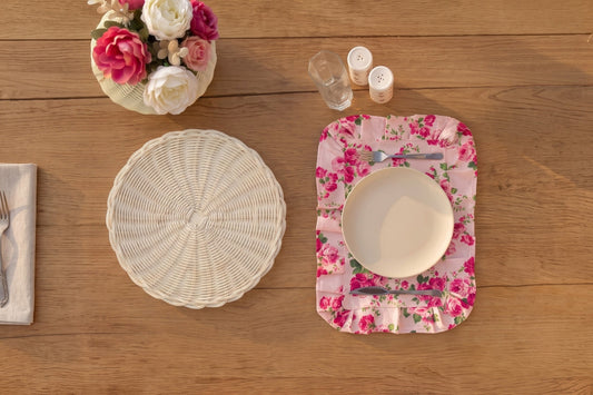 Wicker vs Fabric Placemats: Which One is best?
