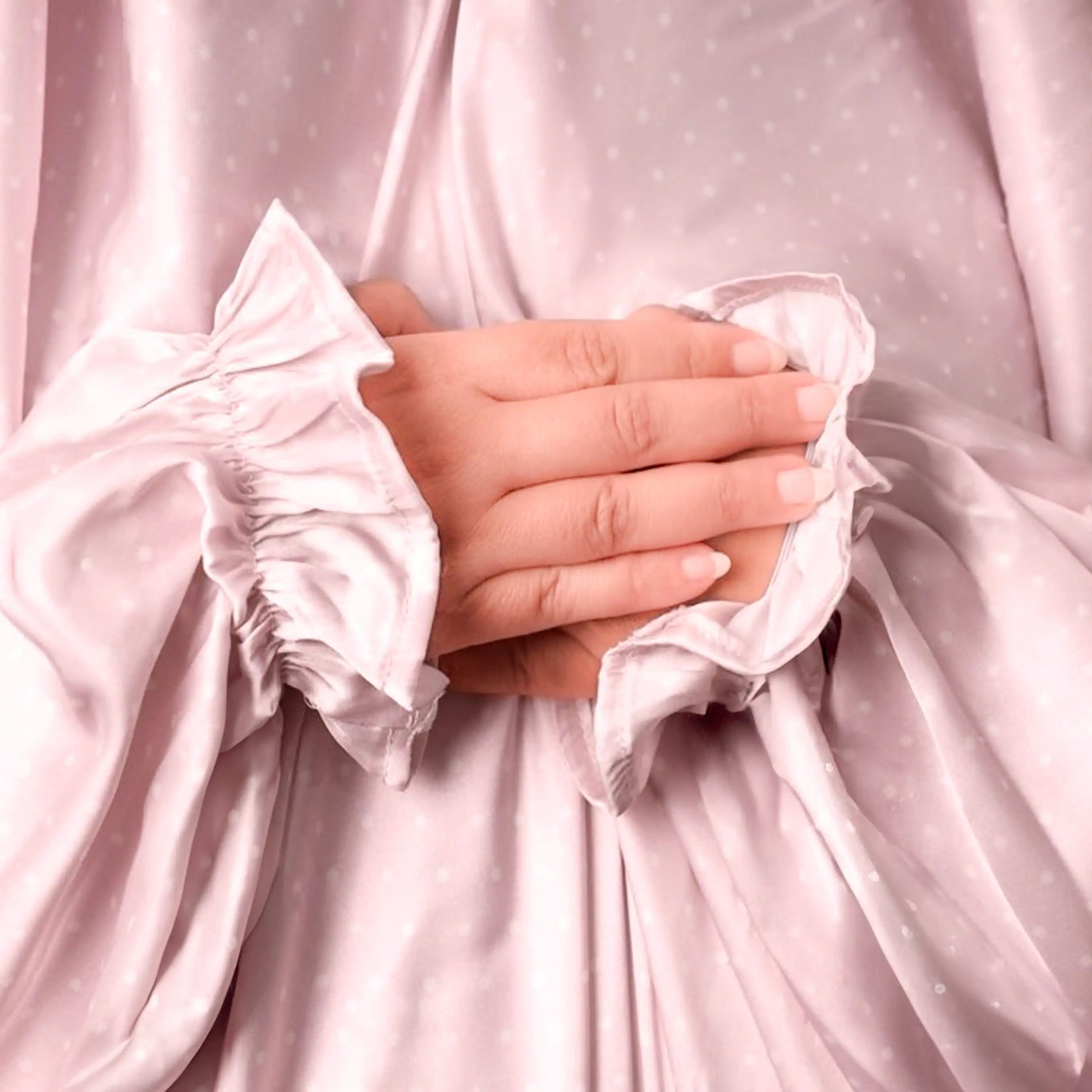 Luxurious satin praying Isdal with attached scarf