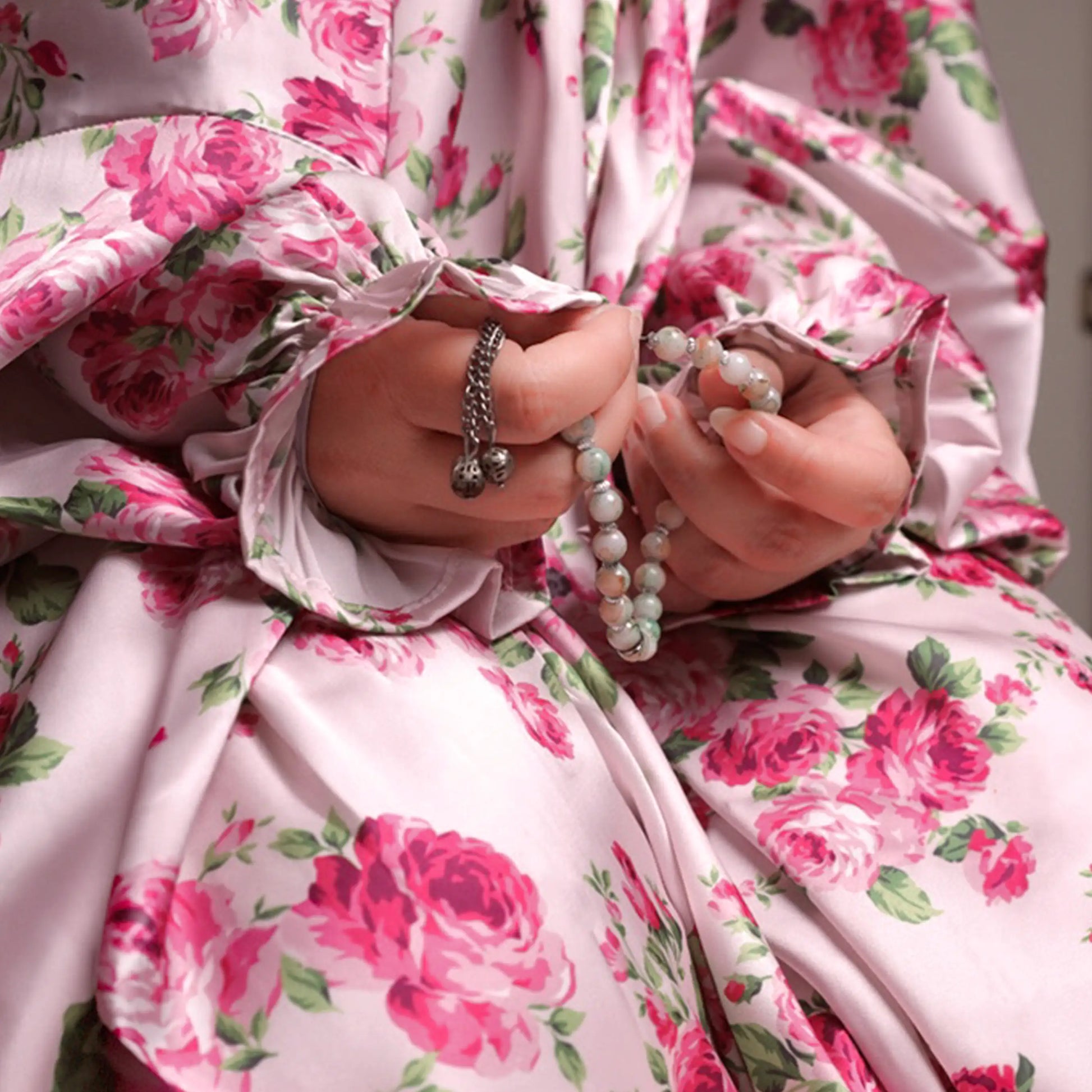 Luxurious satin praying Isdal with attached scarf