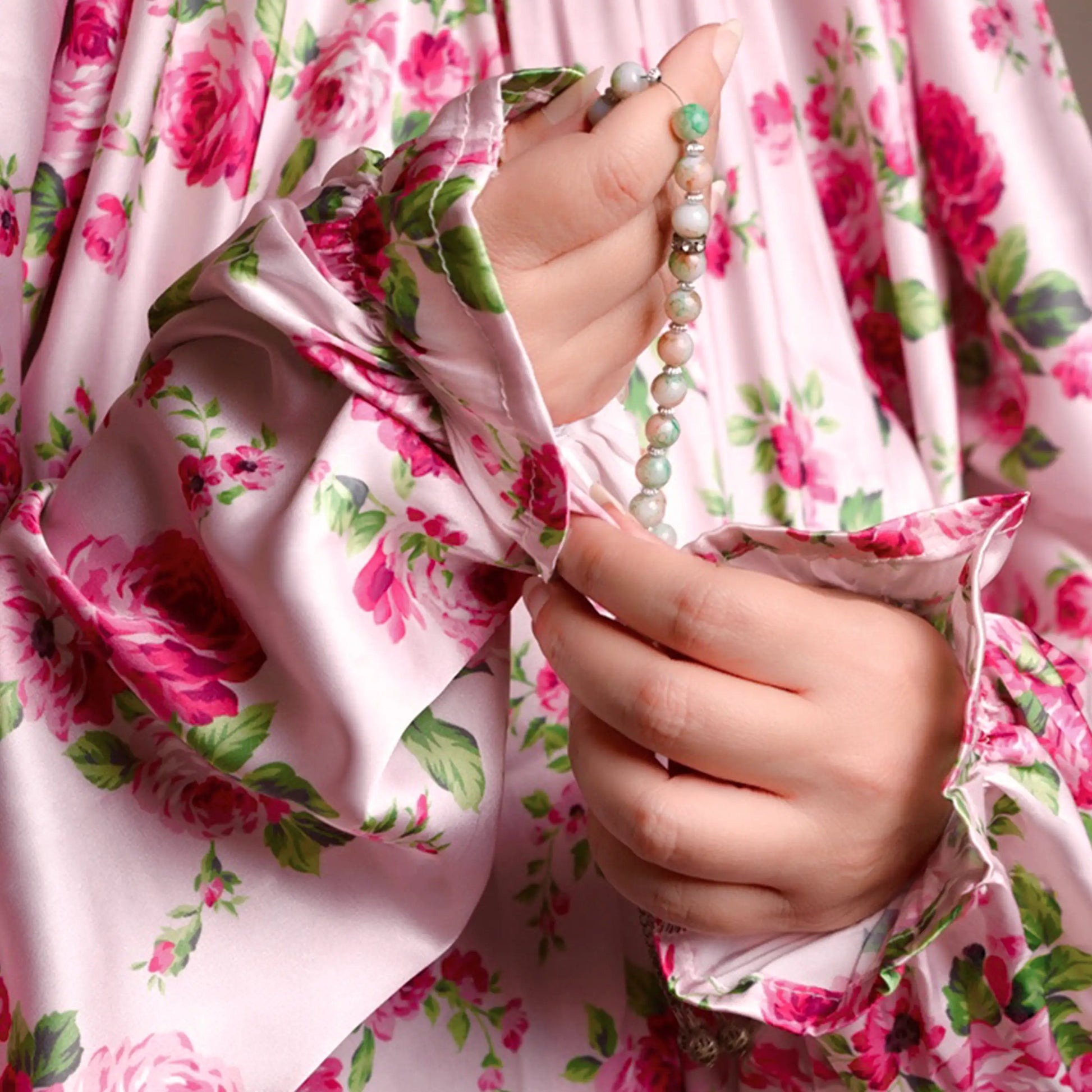Luxurious satin praying Isdal with attached scarf