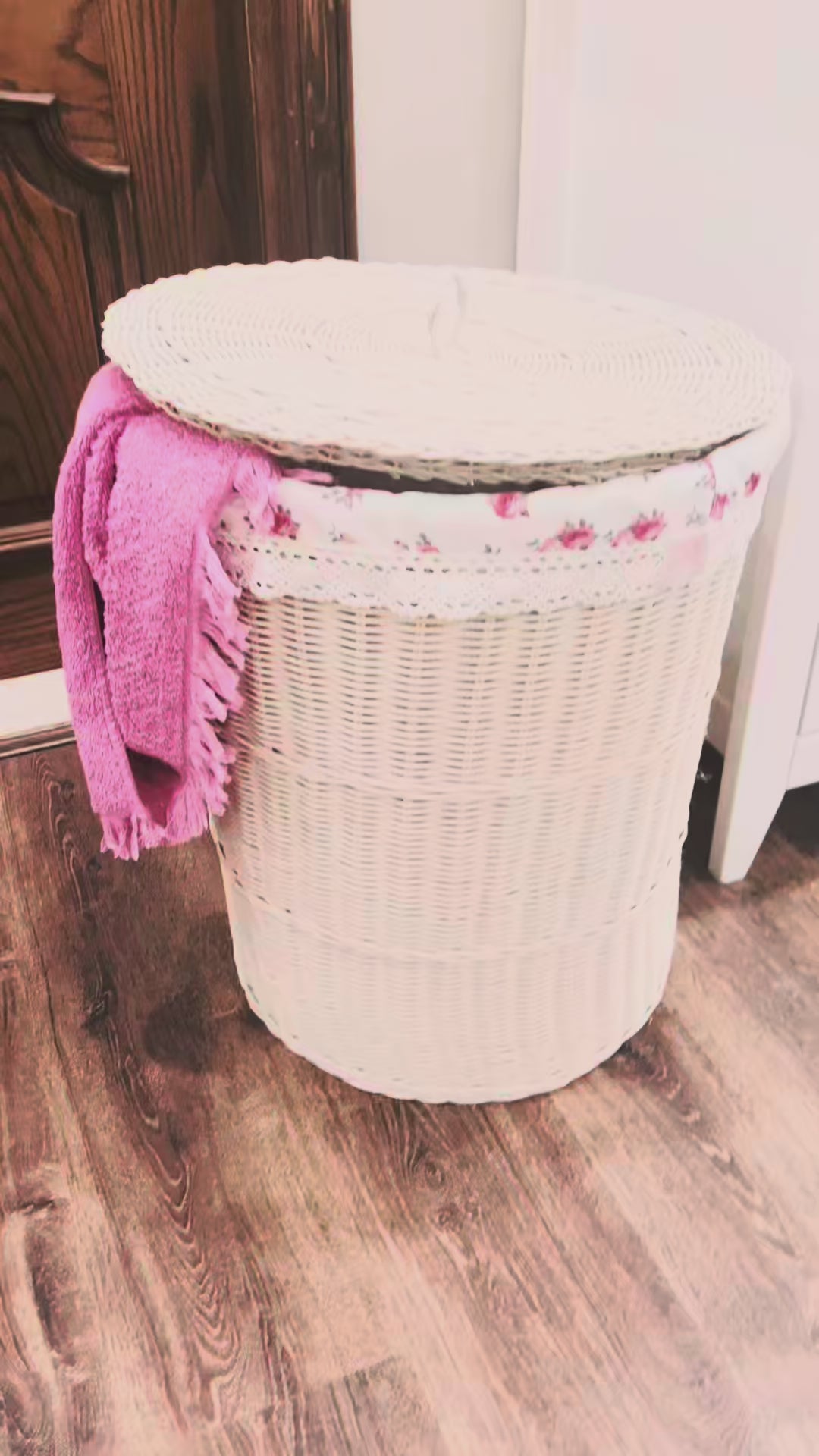 Large cottage wicker hamper in rustic country style, ideal for laundry storage and farmhouse home décor.
