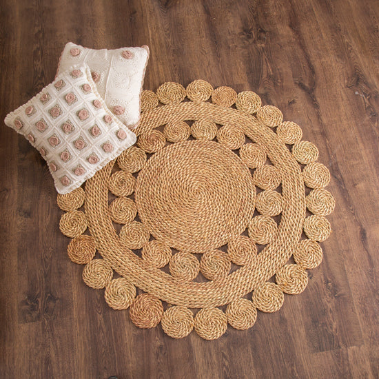 Flower-shaped halfa rug for rustic country style